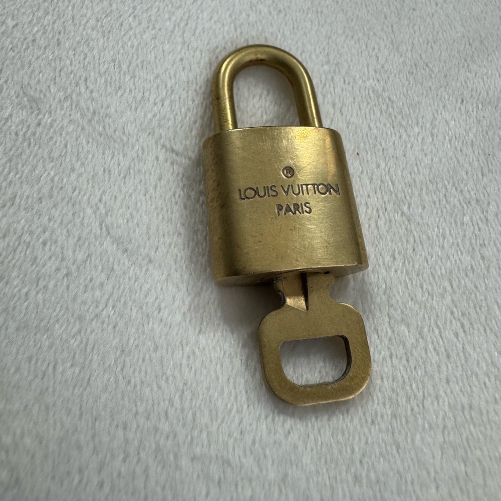 Louis Vuitton # 308 Lock and Key 🔐✨ - Picture 4 of 5